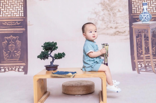 黔西宝宝眼睛肿是什么原因